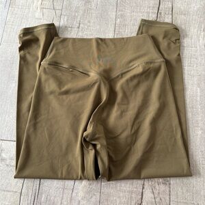 Ptula Active Feathertech Sample crop leggings